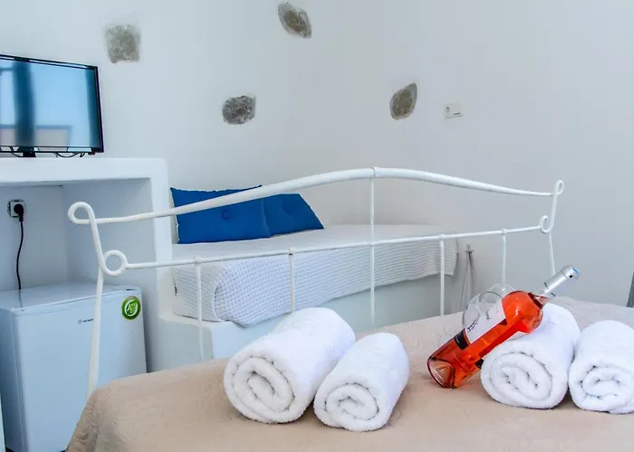 Cactus Paros 3* Logarász